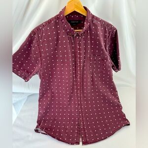 19 NinetyOne Light Burgundy Short Sleeve Button Down Shirt. Size: Large.